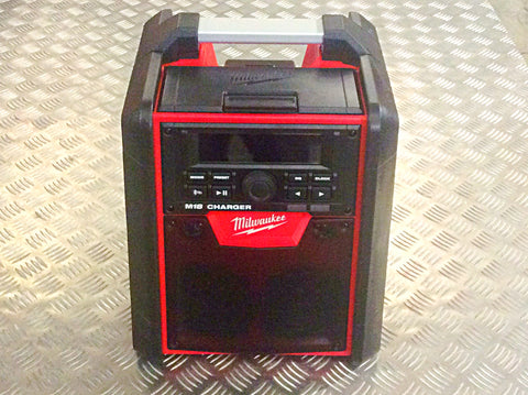 MILWUKEE BLUETOOTH SPEAKER/CHARGER RADIO