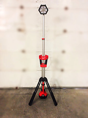 MILWAUKEE 18 VOLT FOLDING SITE LIGHT
